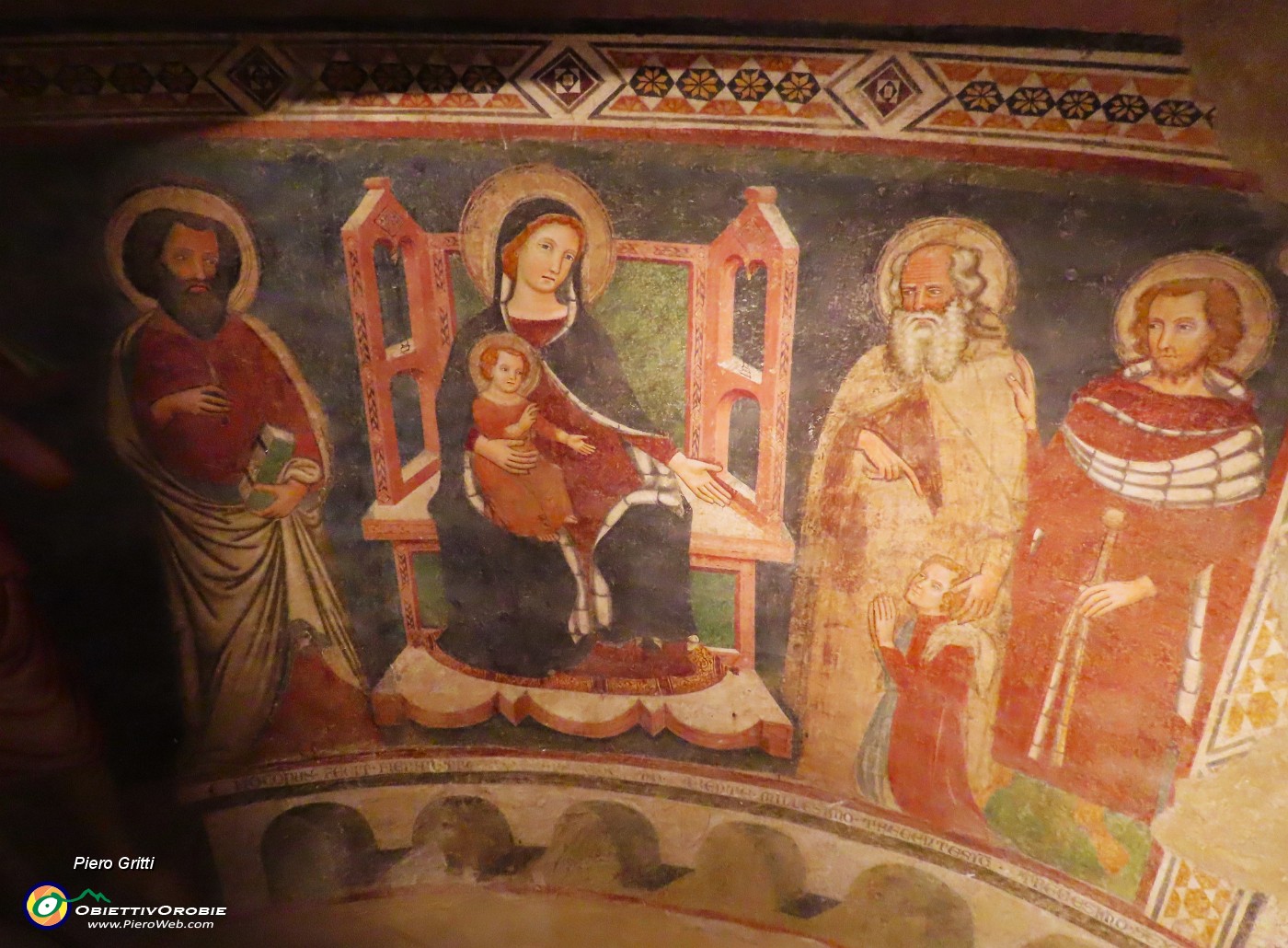 50 Salendo al Museo del Tesoro di Santa Maria Maggiore, affreschi del Trecento.JPG